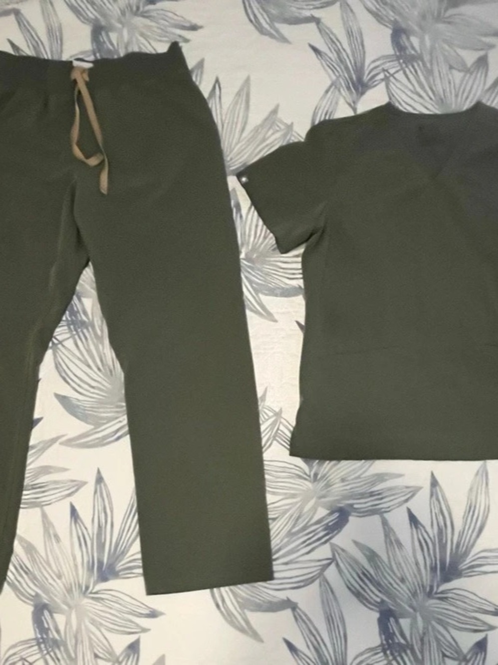 FIGS Green Matching Top and Straight-Leg Pants